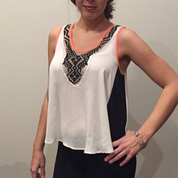 Lush Woven Embroider Colorblock Sleeveless Blouse