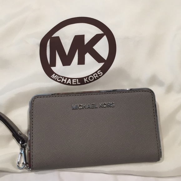 MK wallet/ phone case. Dust bag free :)