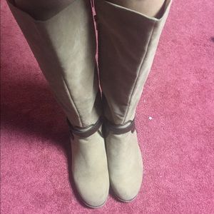 Size 10 suede riding boots