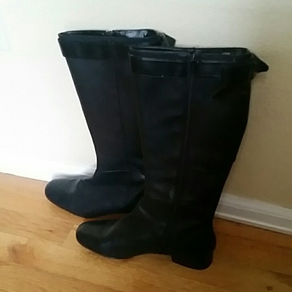Very cute Vera Wang leather boots