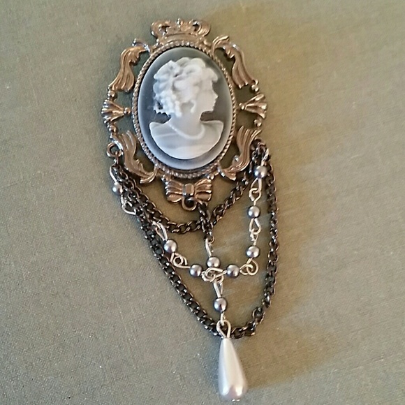 Victorian broach/charm.