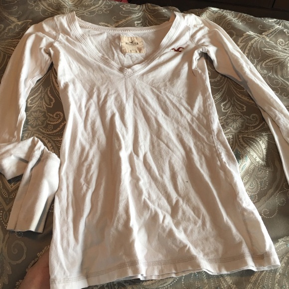 White hollister tee