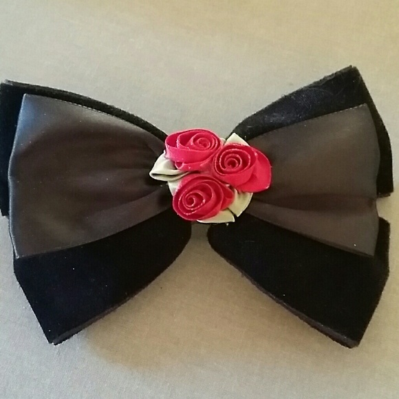Black bow hair clip