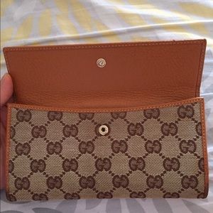 Gucci wallet (authentic)