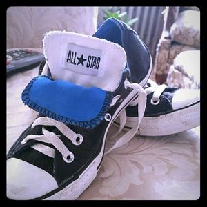 Black classic low top Converse Sneakers