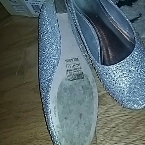 Silver 1 inch heels - Picture 3 of 4