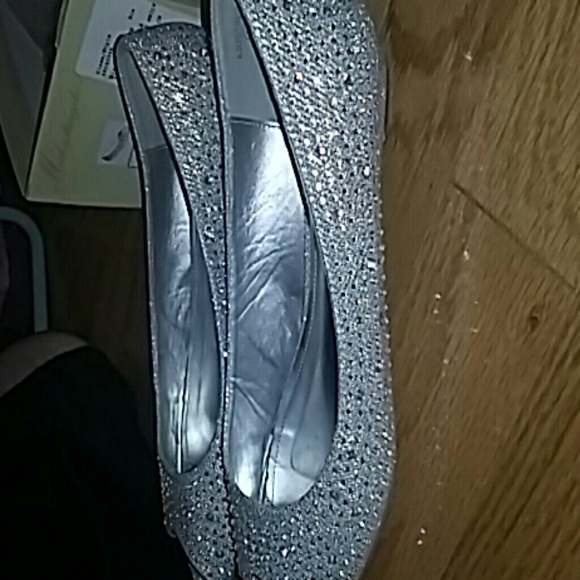 Silver 1 inch heels - Picture 4 of 4