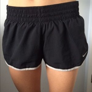 Women's black medium nike shorts