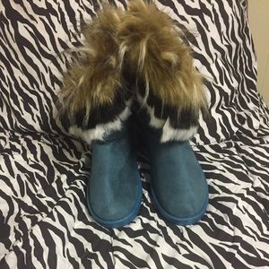 Blue furry ankled boots