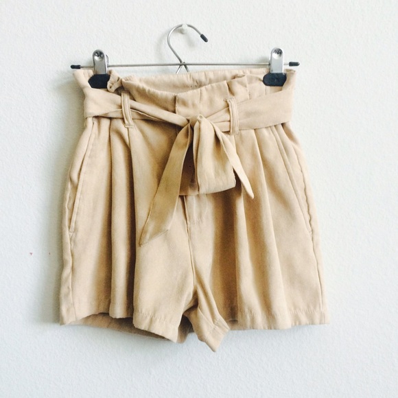 SOLD - H&M faux suede high waisted shorts - Picture 2 of 4