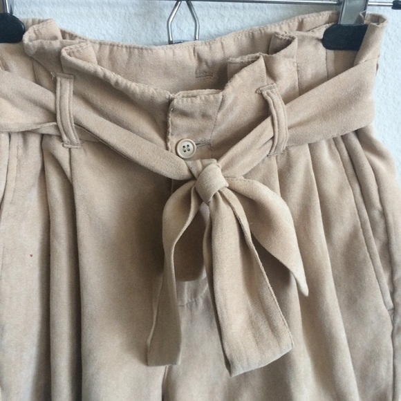 SOLD - H&M faux suede high waisted shorts - Picture 4 of 4