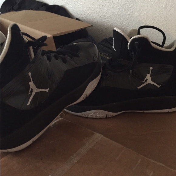 Jordans basketball shoes - Picture 2 of 2