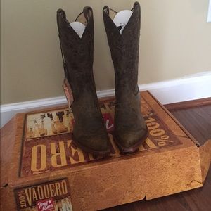 Accepting REASONABLE offers!! Tony lama boots