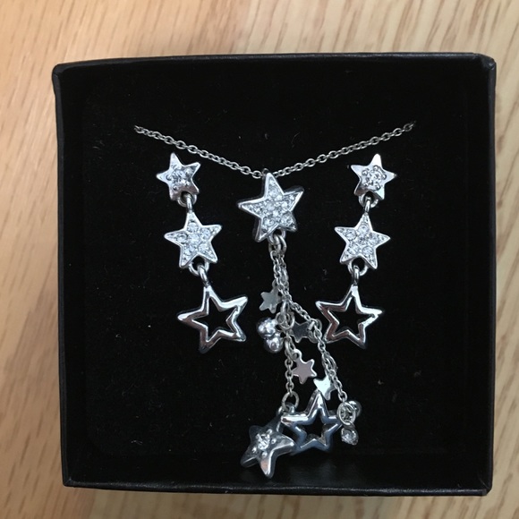 Necklace and earring star set.