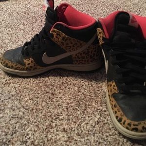 Nike cheetah print women's shoe