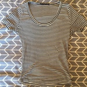 Ribbed and fitted three-quarter length tee