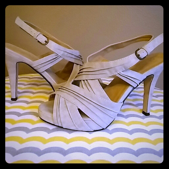 Open toe pumps