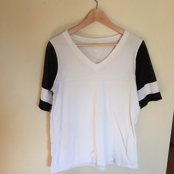 Lululemon tee shirt with mesh striped sleeves.