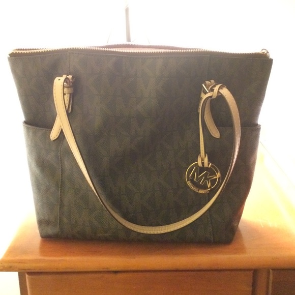 Michael Kors Handbags - Michael Kors Jet Set Logo Tote