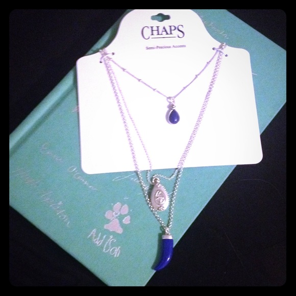 Brand new Three chain Chap necklace