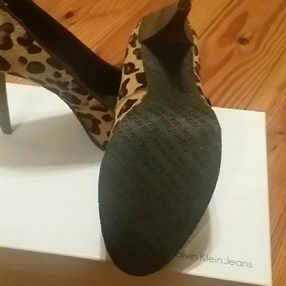 Shoes - Picture 3 of 4