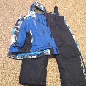 Little boys snow suit. Great condition.