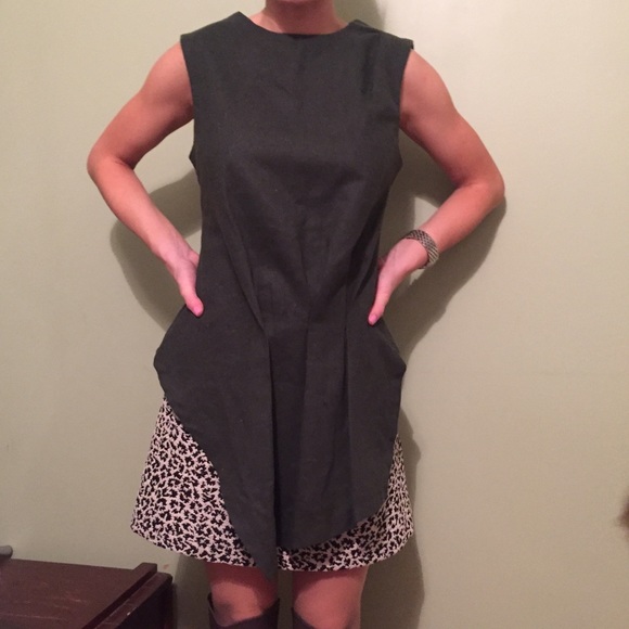 Very stylish emerald top. - Picture 1 of 2