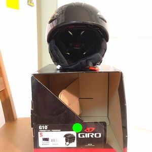 Unisex Giro G10 snow helmet