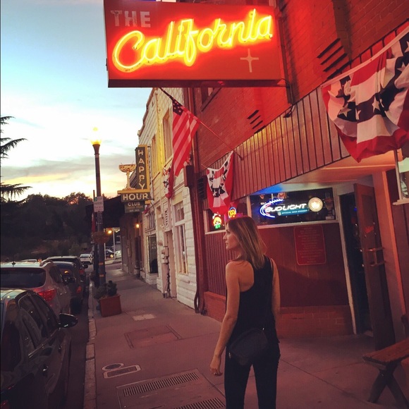 Meet your Posher, Tiffany - Picture 2 of 4