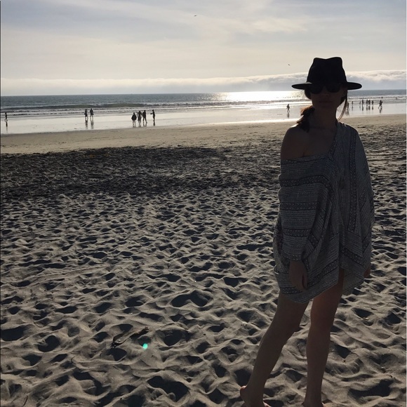 Meet your Posher, Tiffany - Picture 4 of 4