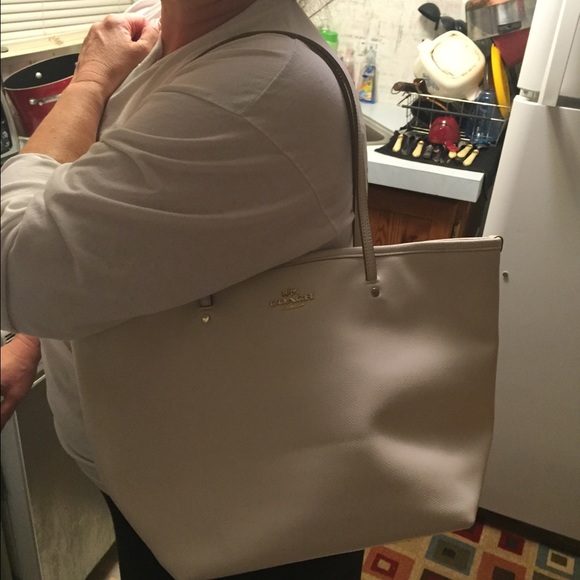 More Cream Coach Pics - Picture 2 of 2