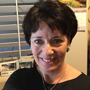 Meet your Posher, Laurie