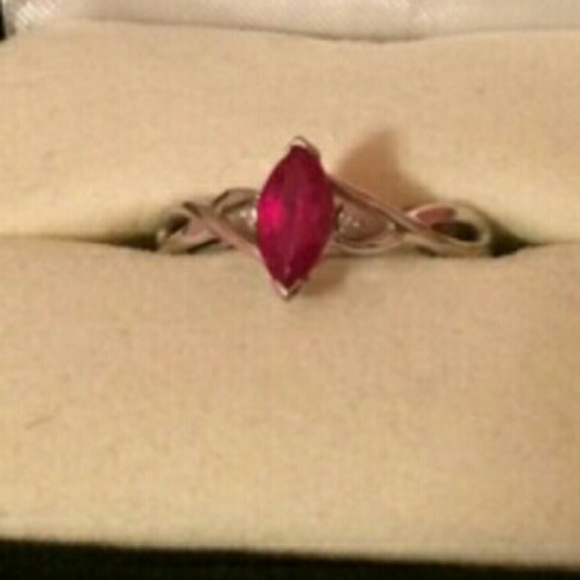 Ruby ring - Picture 2 of 3