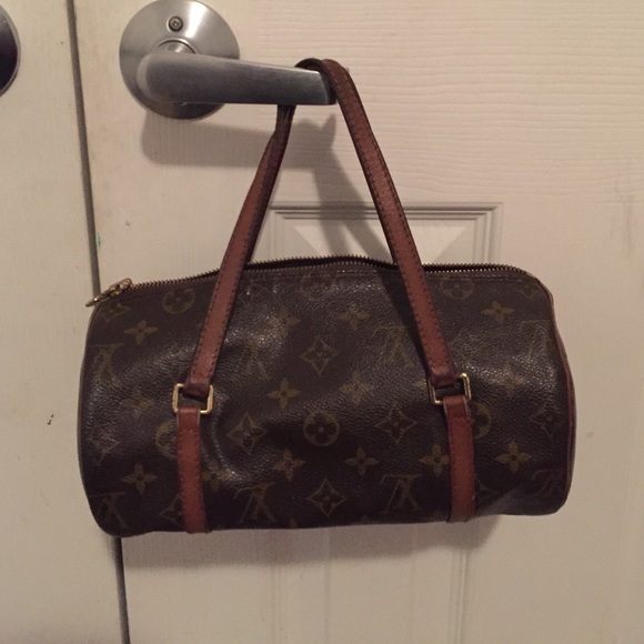 Luis Vuitton Hang Bag - Picture 3 of 4