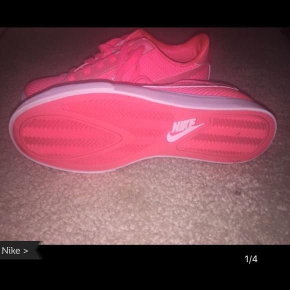 Brand New Nike's : Size 7-7.5 - Picture 1 of 4