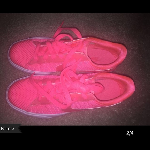 Brand New Nike's : Size 7-7.5 - Picture 2 of 4