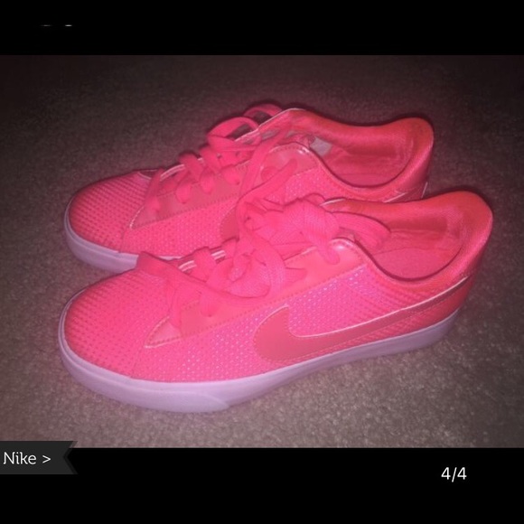 Brand New Nike's : Size 7-7.5 - Picture 4 of 4