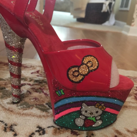 Hello Kitty hand painted heels - Picture 2 of 4