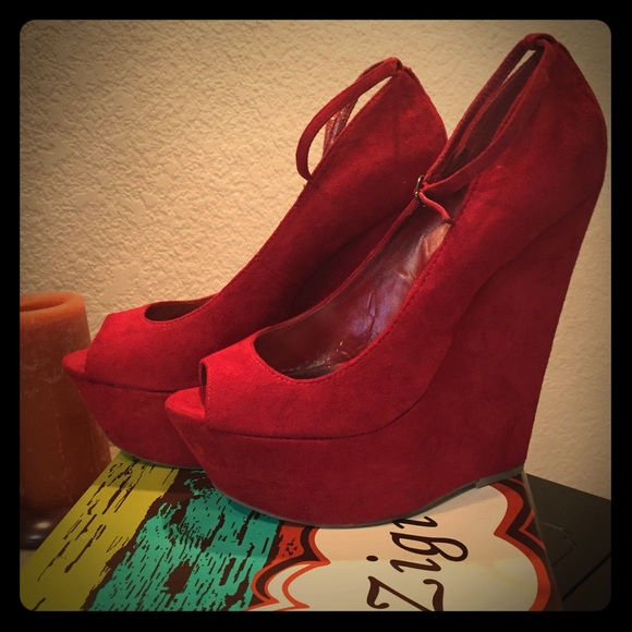 Zigi Soho red "Pudding" wedges