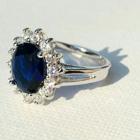 Sterling Silver Ring - Picture 3 of 4