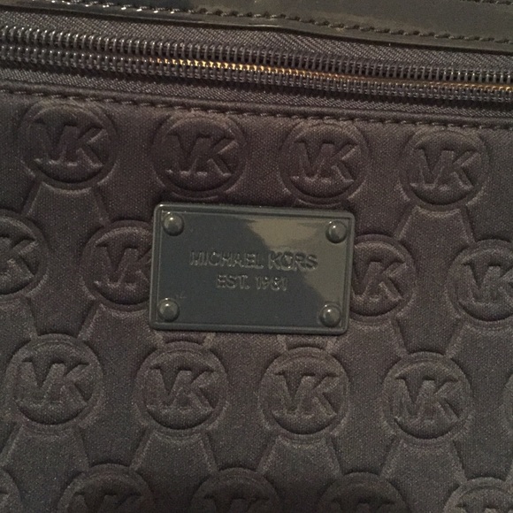 Micheal Kors purse - Picture 2 of 3