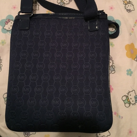 Micheal Kors purse - Picture 3 of 3