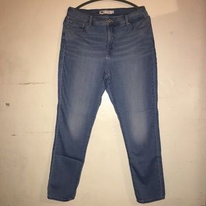 HOLD: Levi's Perfectly Slimming 512 Legging