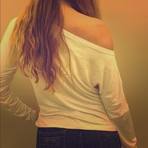 Sexy off shoulder shirt. Great material.