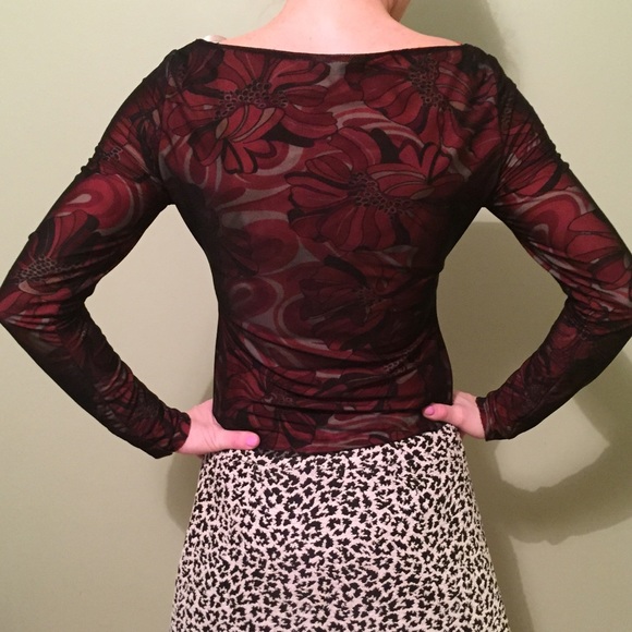 Beautiful top - Picture 3 of 4