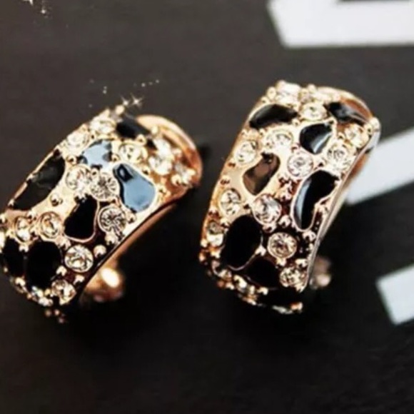 Amazing small leopard earrings