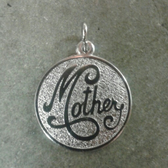 Jewelry - Sterling silver round Mother charm