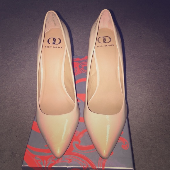 Kelsi Dagger Nude Pumps