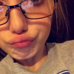 Meet your Posher, Vallerie