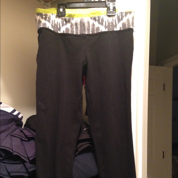 Cropped pants. Lime green S. 🍀